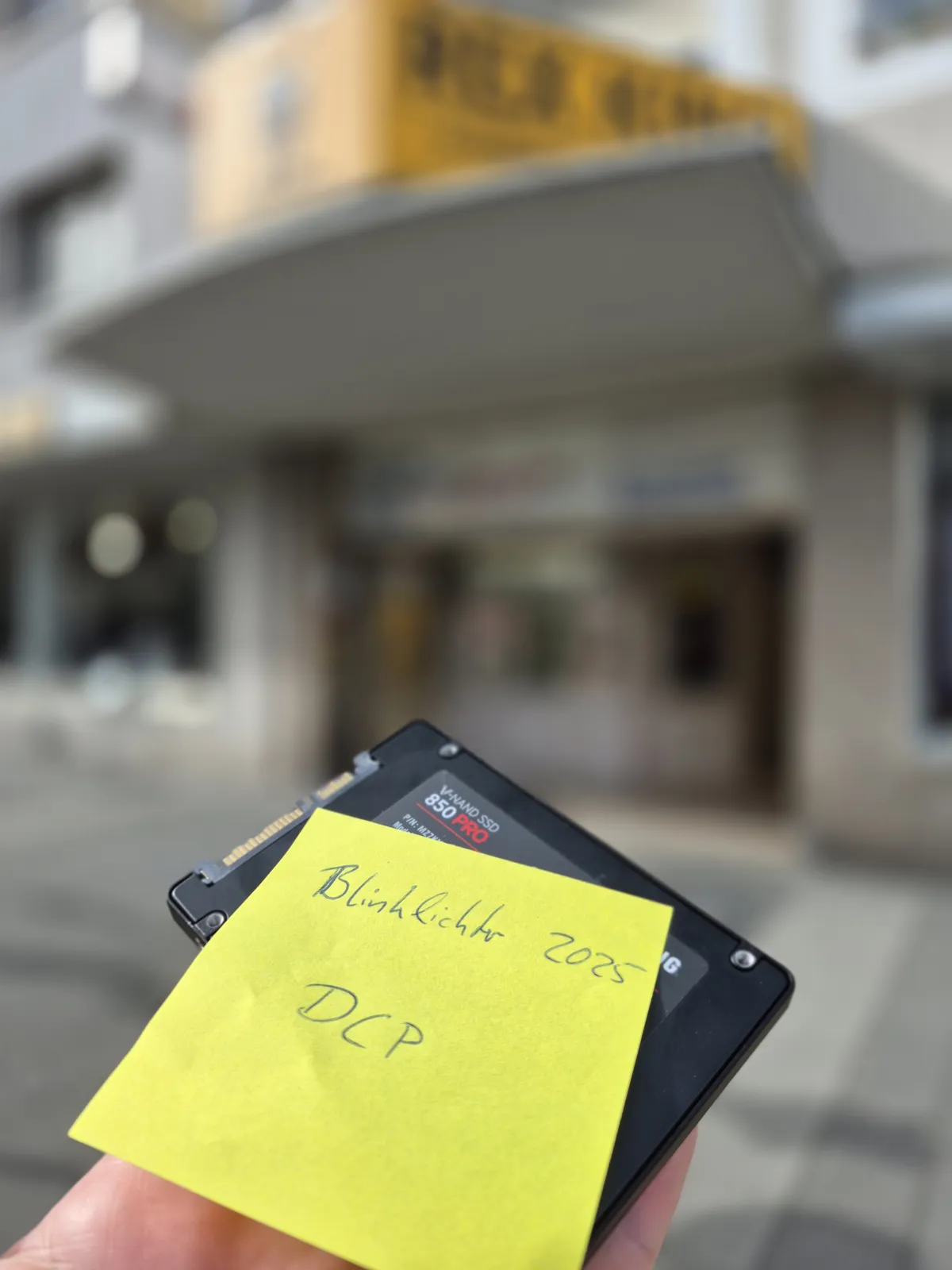 Die DCP-Lieferung – Samsung SSD mit Post-It