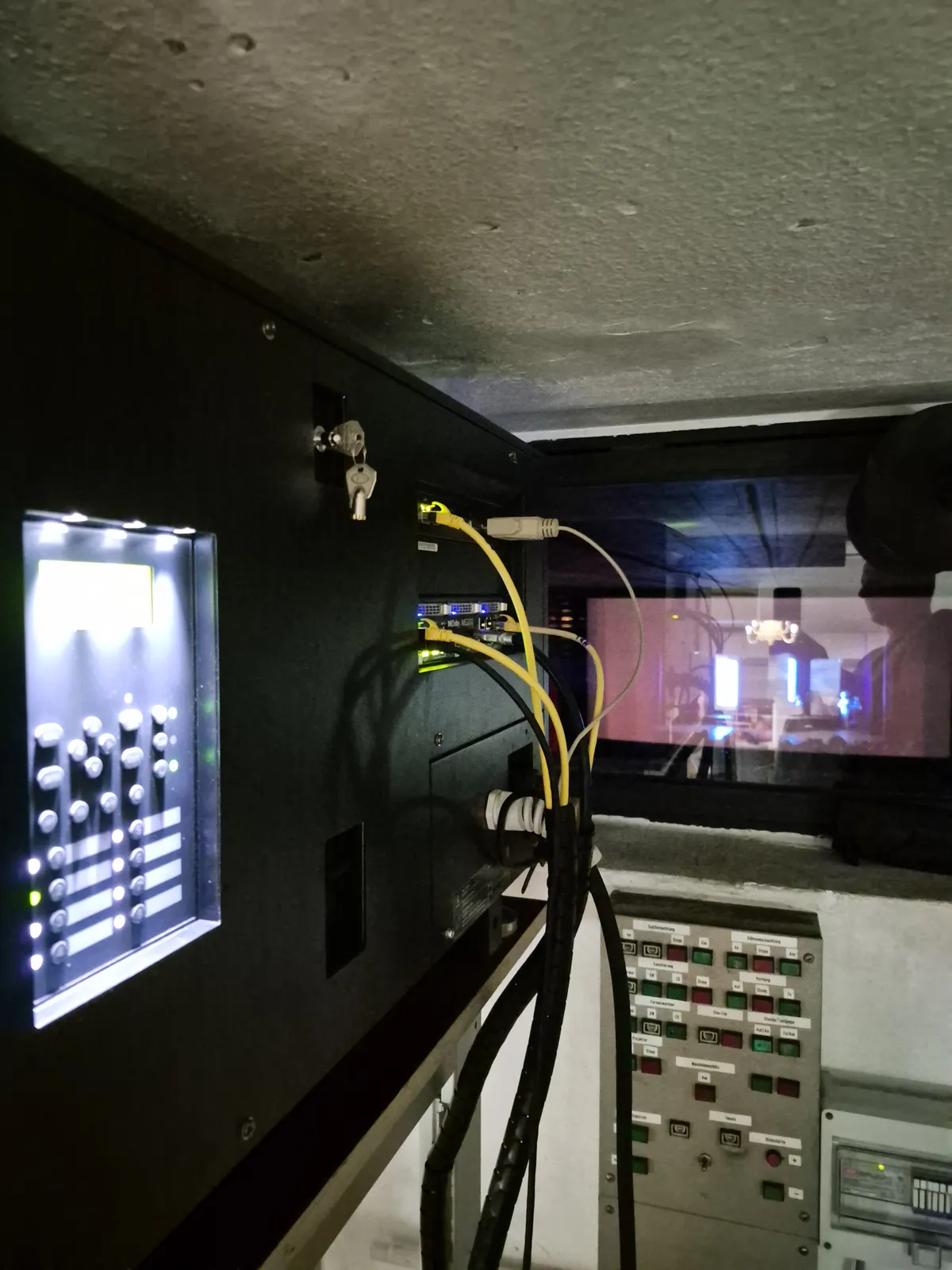 Der Kino-Projektor – hier landet am Ende die SSD